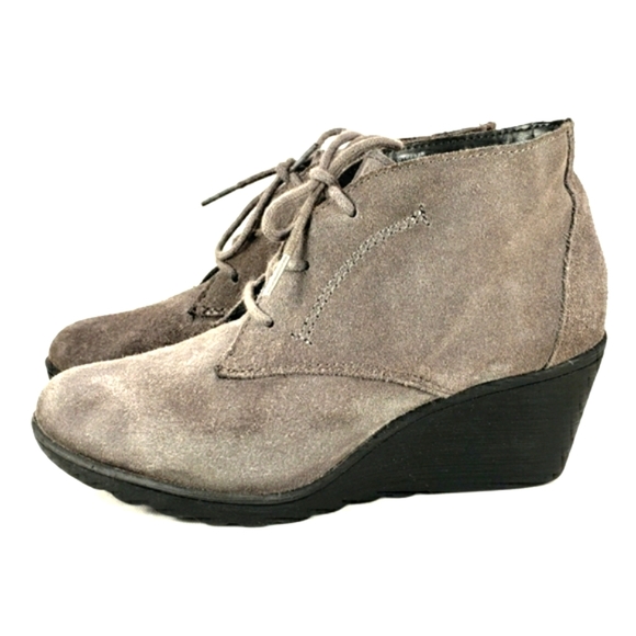 White Mountain Kahlua Gray Suede, Lace-Up, Wedge Bootie. Women's Size 8M - Picture 2 of 12